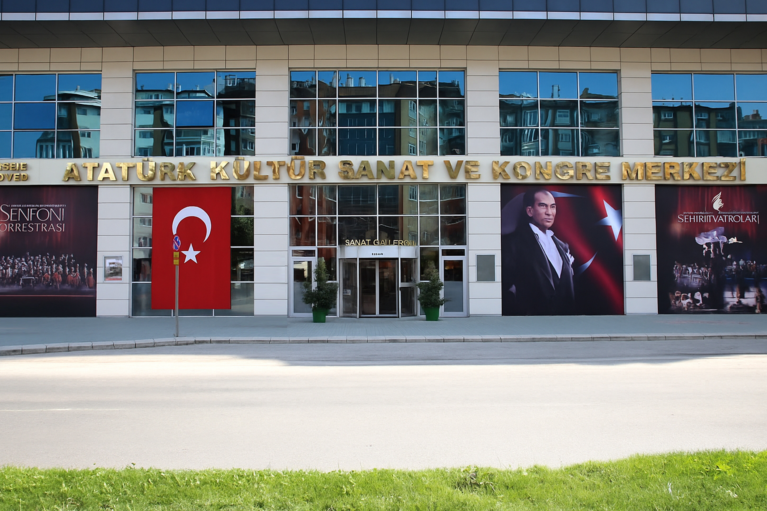 Eskişehir Atatürk Kültür ve Kongre Merkezi dış cephesi